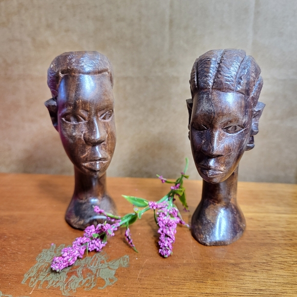 Vintage Pair of Hand Carved Wooden African Man and Woman Head Busts - Picture 9 of 17